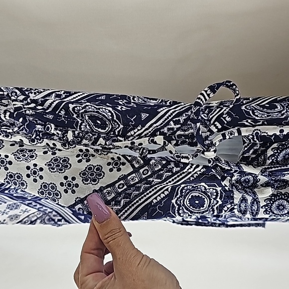 MIMI Chica Navy/White Pattern Romper Size Small - Picture 2 of 8